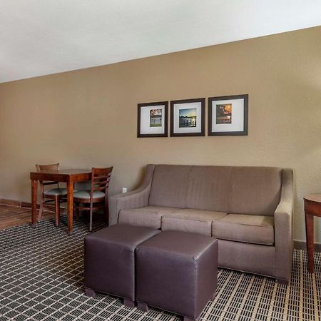 Comfort Suites Delavan - Lake Geneva Area Eksteriør bilde