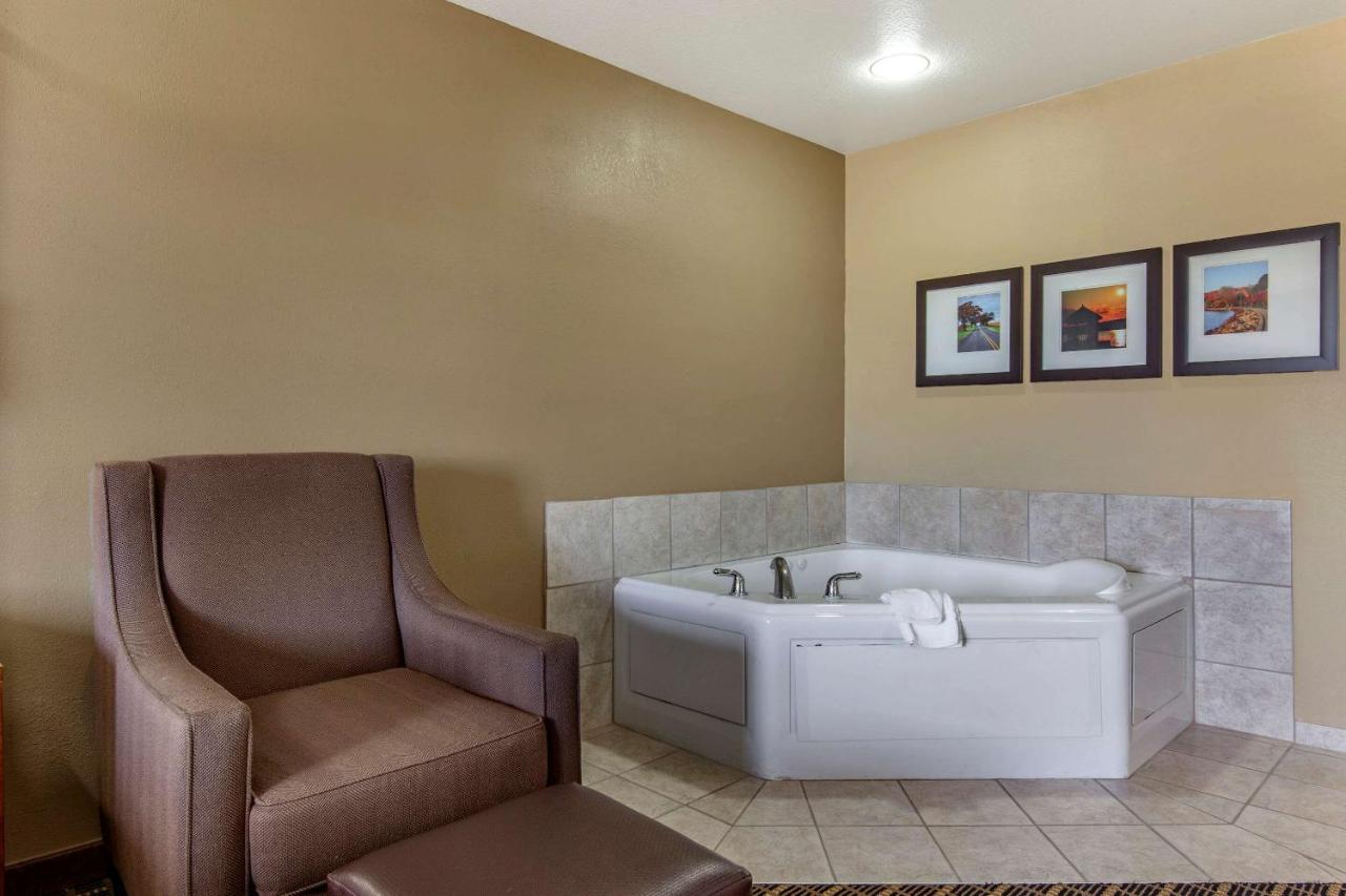 Comfort Suites Delavan - Lake Geneva Area Eksteriør bilde
