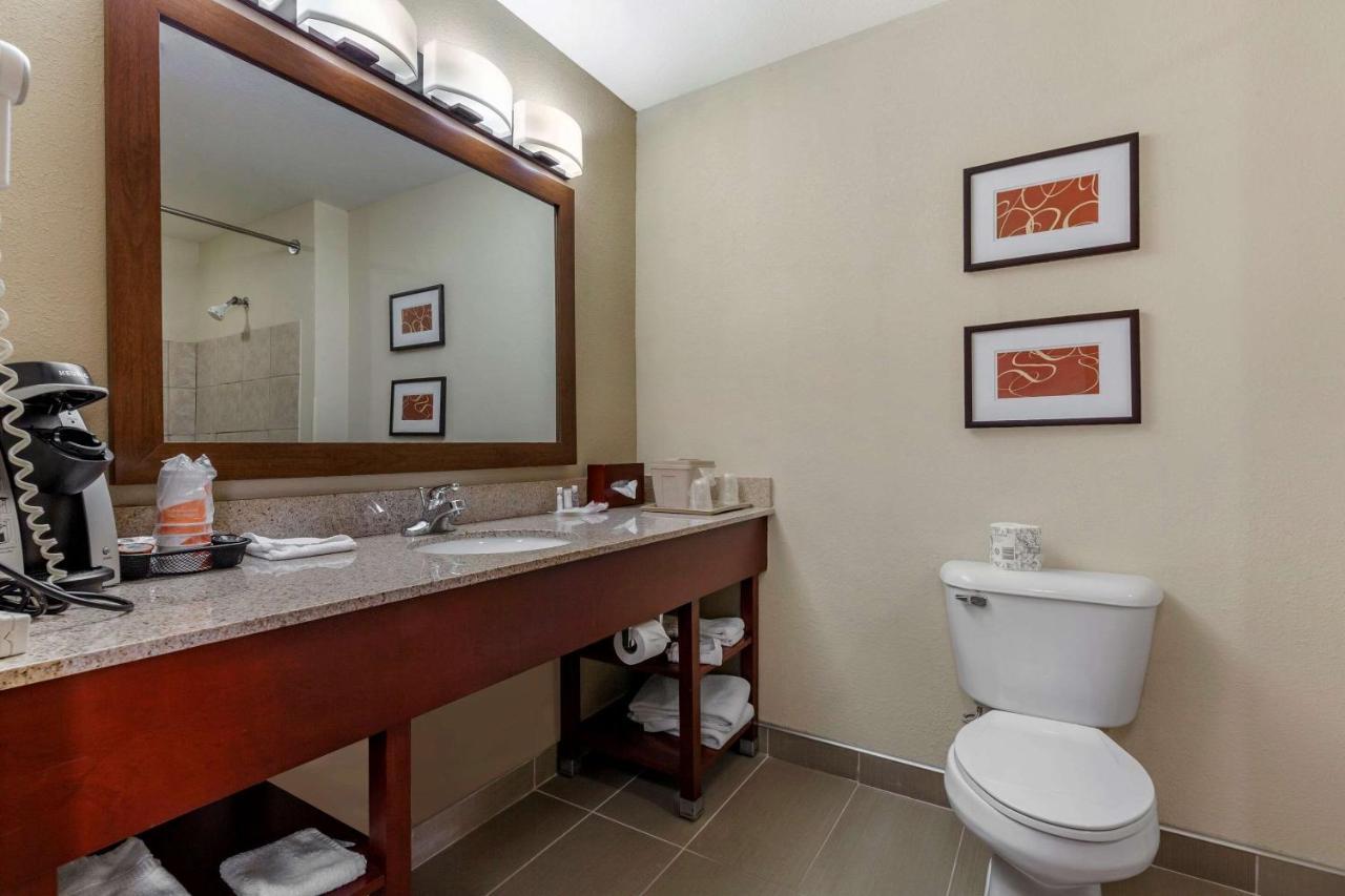 Comfort Suites Delavan - Lake Geneva Area Eksteriør bilde