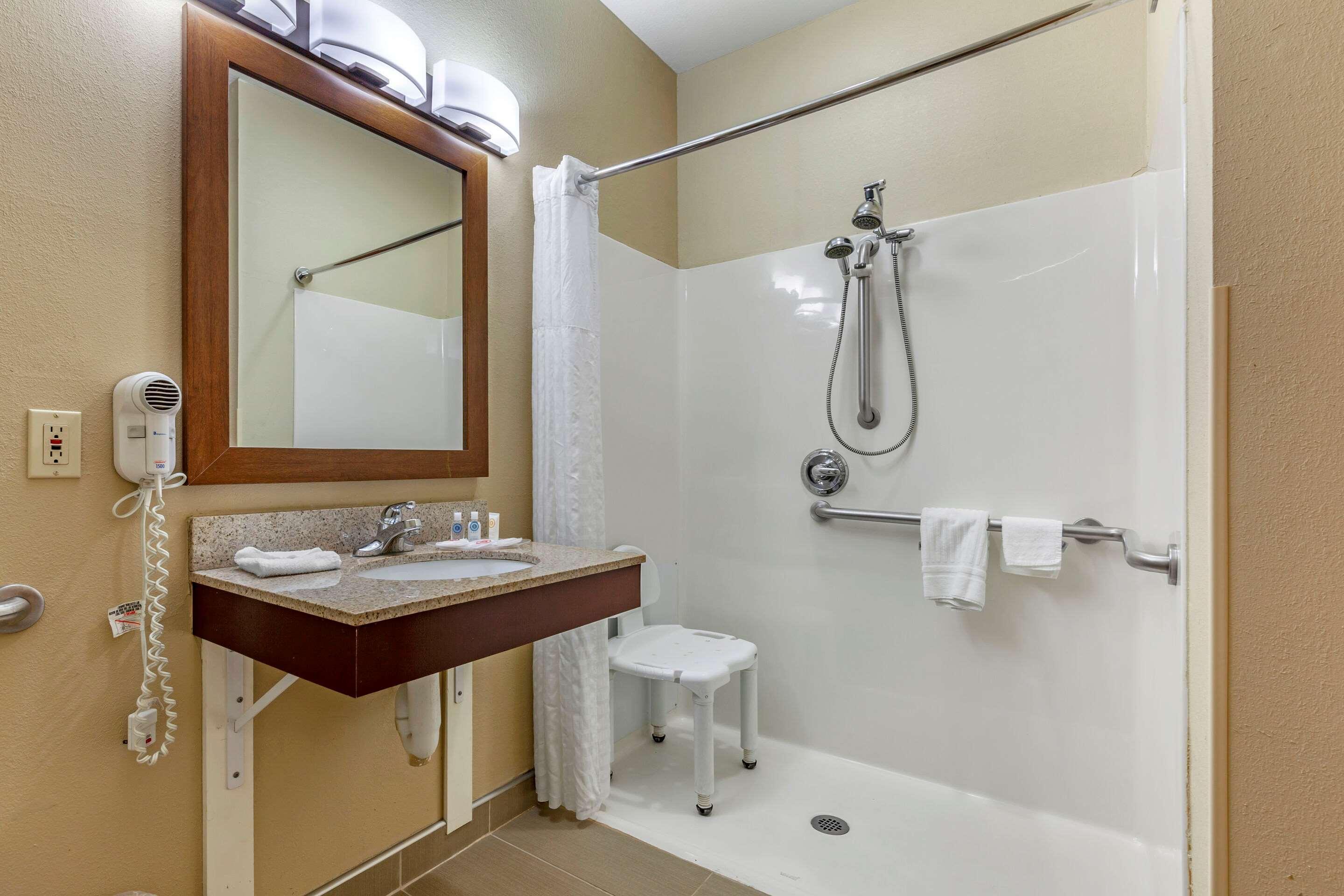Comfort Suites Delavan - Lake Geneva Area Eksteriør bilde