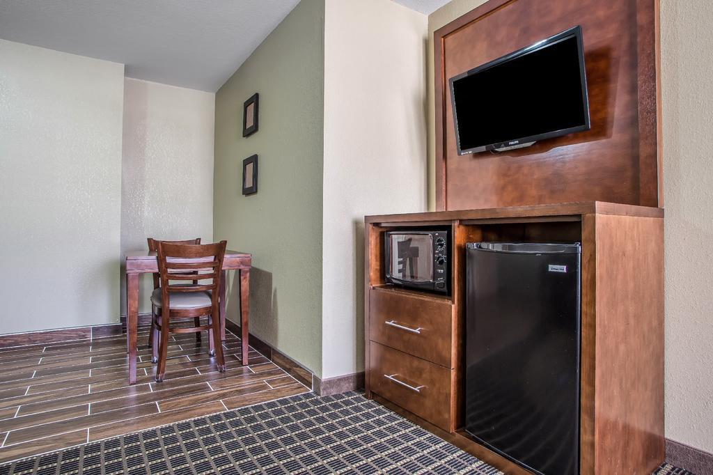 Comfort Suites Delavan - Lake Geneva Area Eksteriør bilde