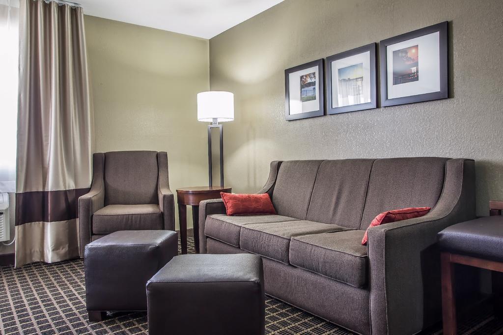 Comfort Suites Delavan - Lake Geneva Area Eksteriør bilde