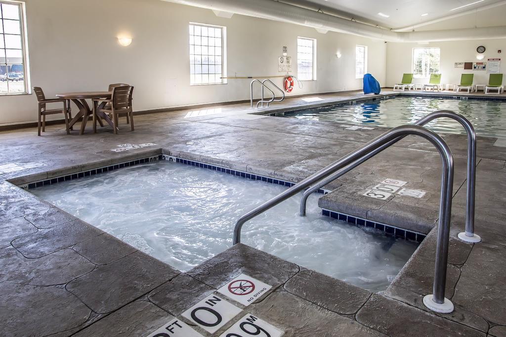 Comfort Suites Delavan - Lake Geneva Area Eksteriør bilde