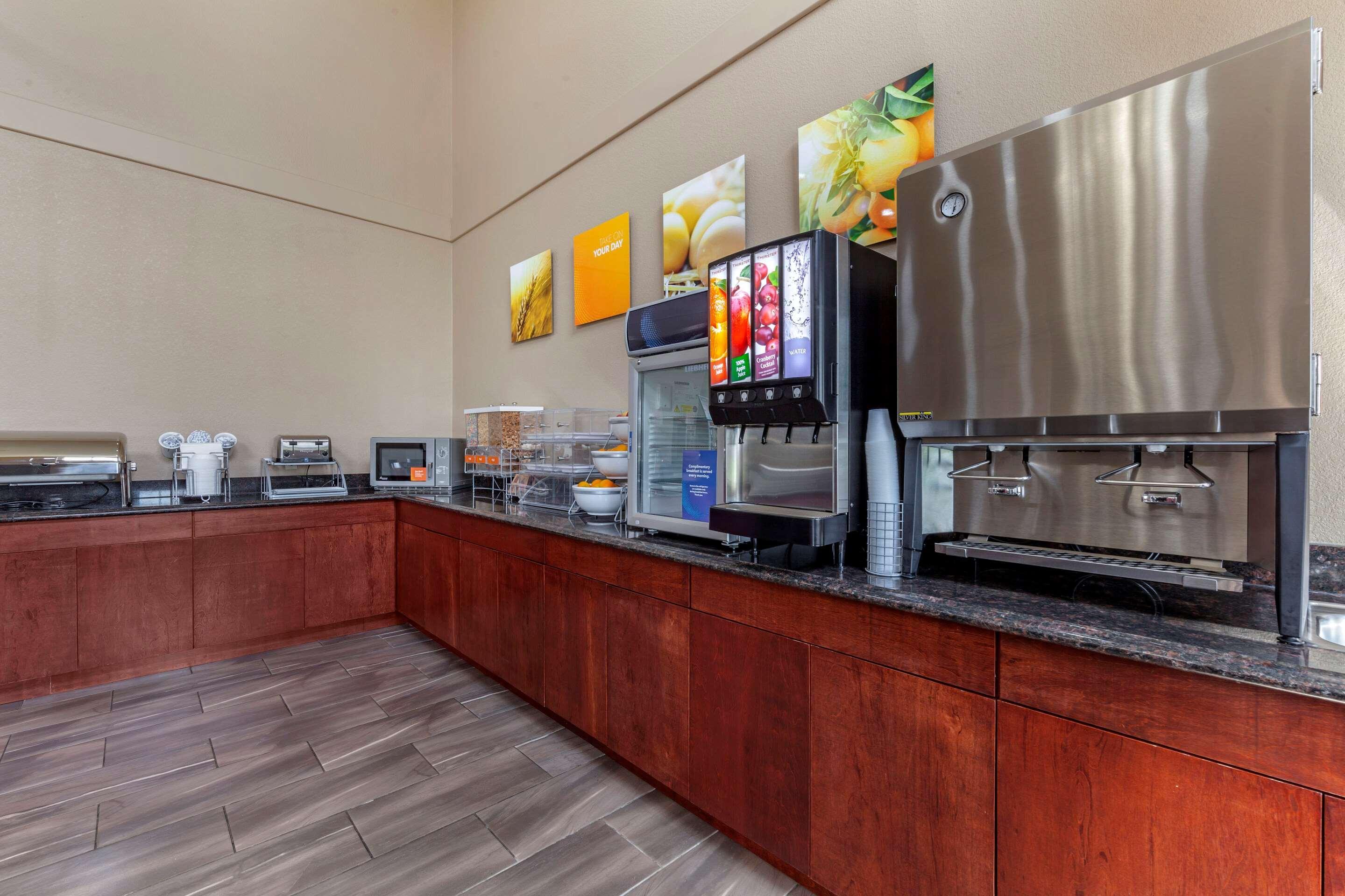 Comfort Suites Delavan - Lake Geneva Area Eksteriør bilde